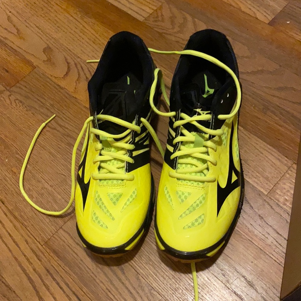 Women’s volleyball shoes